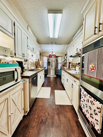 1027 E 17th St, Colorado City, TX 79512