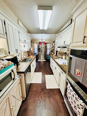 1027 E 17th St, Colorado City, TX 79512