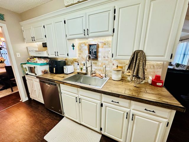 1027 E 17th St, Colorado City, TX 79512