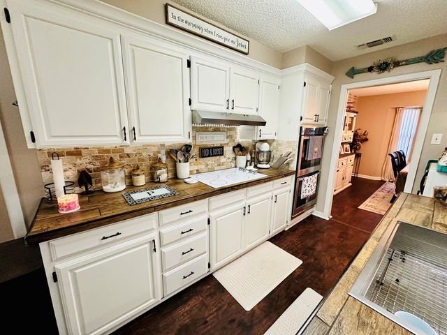 1027 E 17th St, Colorado City, TX 79512