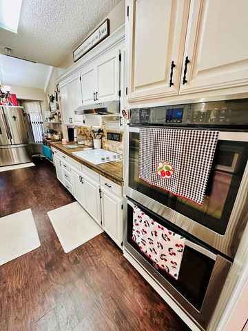 1027 E 17th St, Colorado City, TX 79512