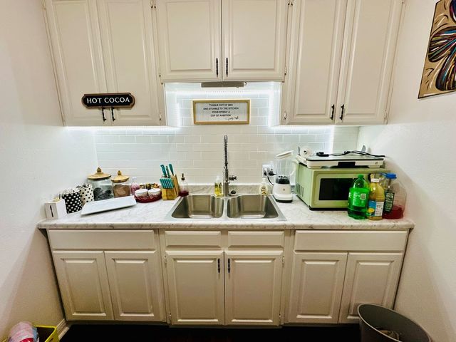 1027 E 17th St, Colorado City, TX 79512