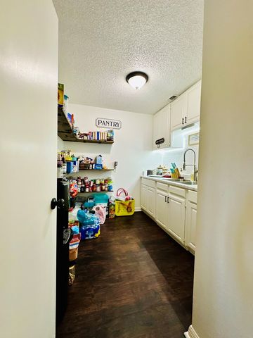 1027 E 17th St, Colorado City, TX 79512