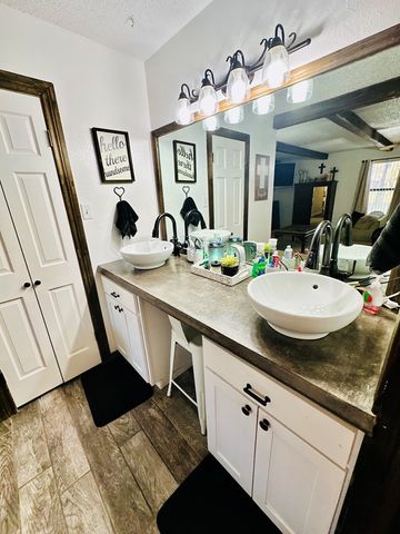 1027 E 17th St, Colorado City, TX 79512