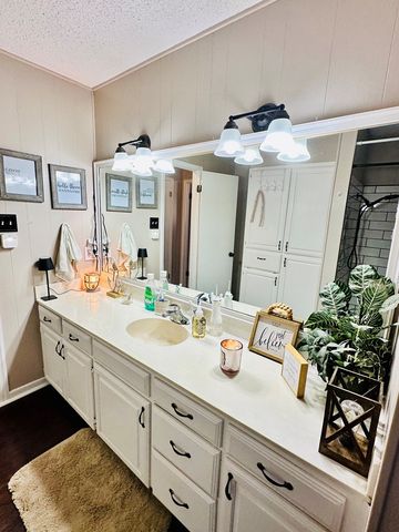 1027 E 17th St, Colorado City, TX 79512