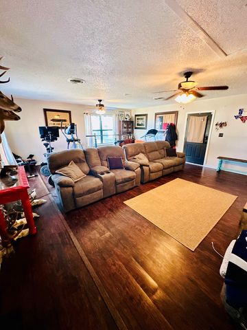 1027 E 17th St, Colorado City, TX 79512