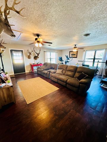 1027 E 17th St, Colorado City, TX 79512