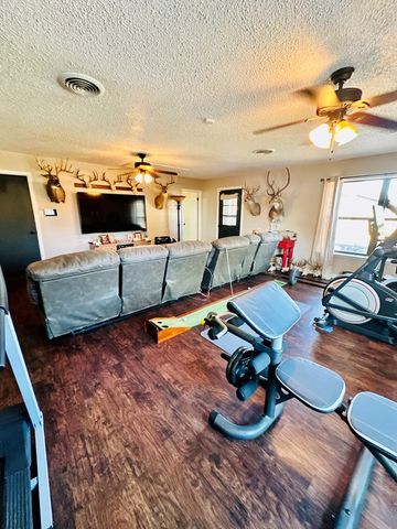 1027 E 17th St, Colorado City, TX 79512