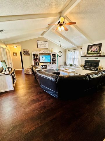 1027 E 17th St, Colorado City, TX 79512