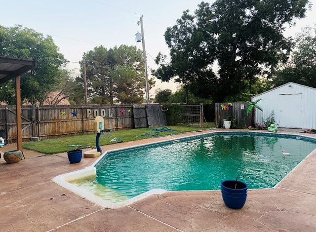 1027 E 17th St, Colorado City, TX 79512