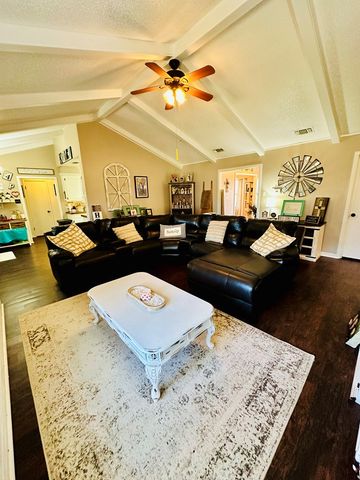 1027 E 17th St, Colorado City, TX 79512