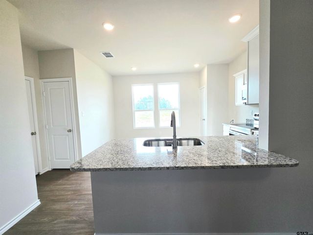 612 Park Central, Chandler, TX 75758