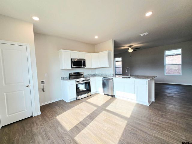 612 Park Central, Chandler, TX 75758