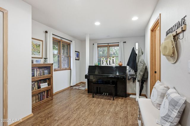 8449 Goldfinch Road, Neosho, MO 64850