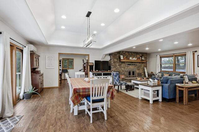 8449 Goldfinch Road, Neosho, MO 64850