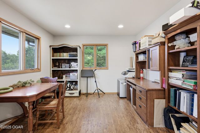 8449 Goldfinch Road, Neosho, MO 64850