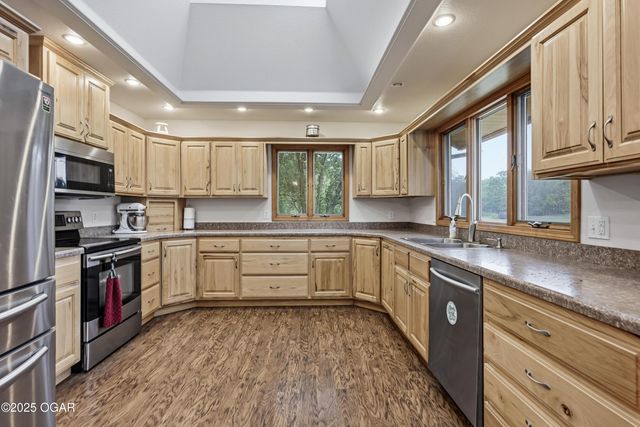 8449 Goldfinch Road, Neosho, MO 64850