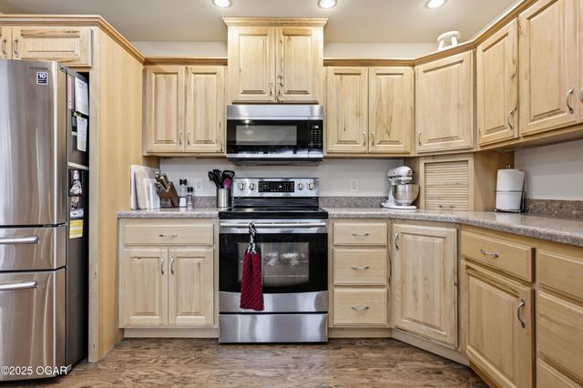 8449 Goldfinch Road, Neosho, MO 64850