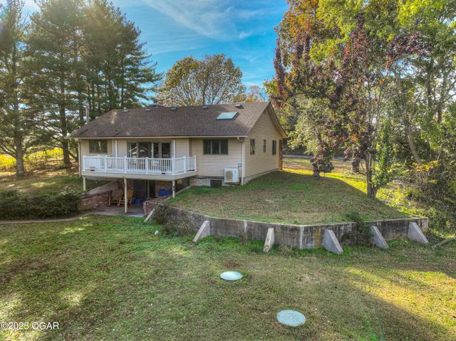 8449 Goldfinch Road, Neosho, MO 64850