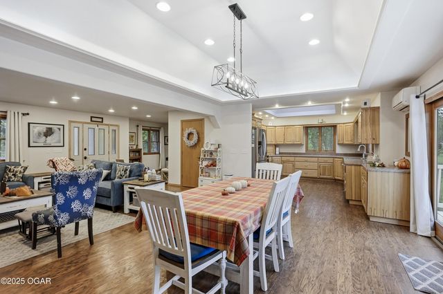 8449 Goldfinch Road, Neosho, MO 64850