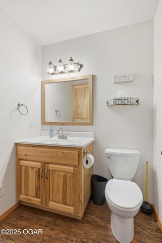 8449 Goldfinch Road, Neosho, MO 64850