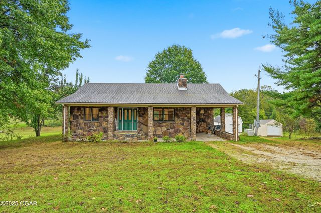 8449 Goldfinch Road, Neosho, MO 64850