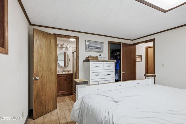 8449 Goldfinch Road, Neosho, MO 64850