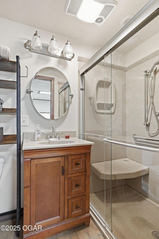 8449 Goldfinch Road, Neosho, MO 64850