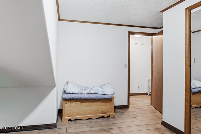 8449 Goldfinch Road, Neosho, MO 64850