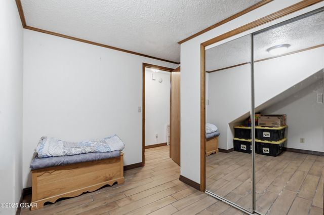 8449 Goldfinch Road, Neosho, MO 64850