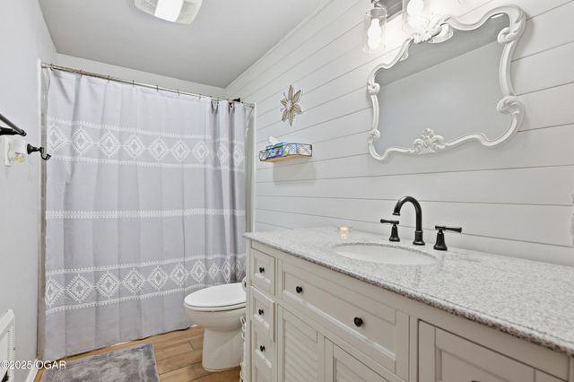 8449 Goldfinch Road, Neosho, MO 64850