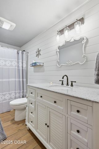 8449 Goldfinch Road, Neosho, MO 64850