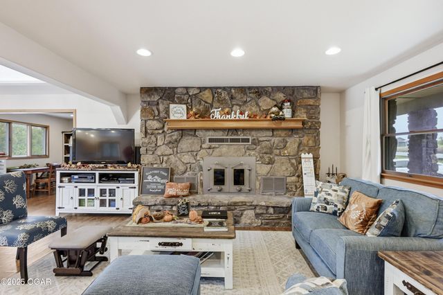 8449 Goldfinch Road, Neosho, MO 64850