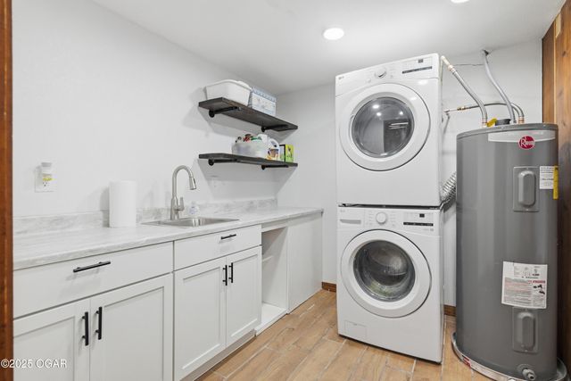 8449 Goldfinch Road, Neosho, MO 64850