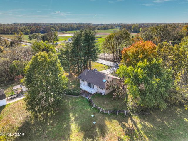 8449 Goldfinch Road, Neosho, MO 64850