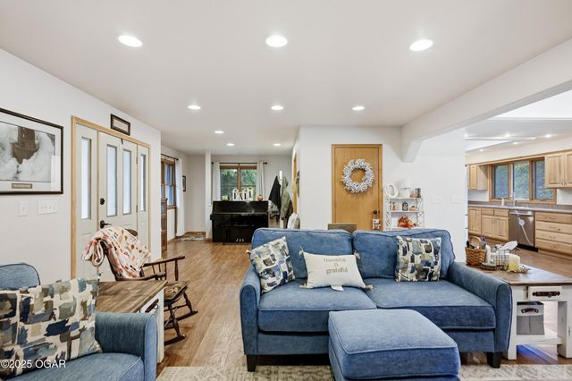 8449 Goldfinch Road, Neosho, MO 64850