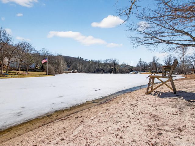 7 Greenway E, Sloatsburg, NY 10974