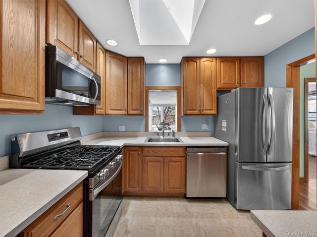 7 Greenway E, Sloatsburg, NY 10974