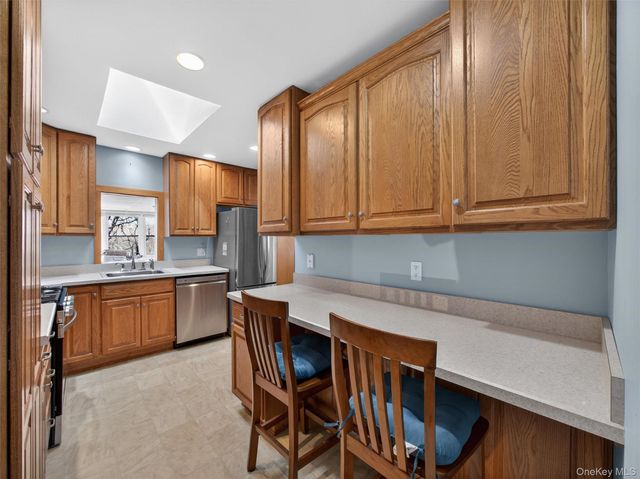 7 Greenway E, Sloatsburg, NY 10974