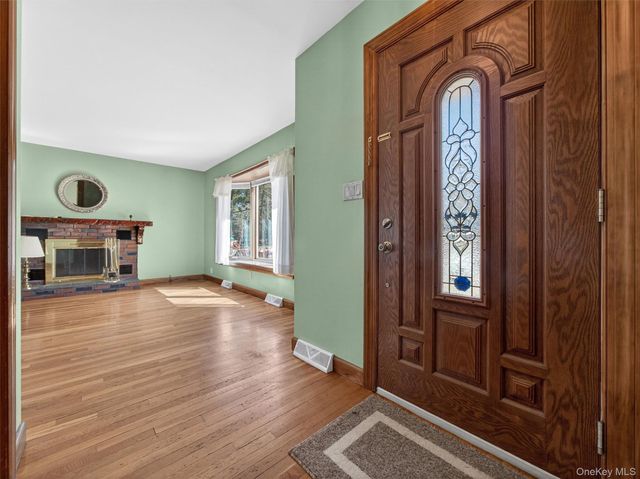 7 Greenway E, Sloatsburg, NY 10974