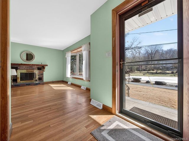 7 Greenway E, Sloatsburg, NY 10974