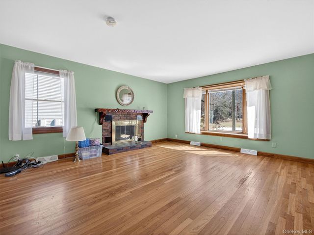 7 Greenway E, Sloatsburg, NY 10974