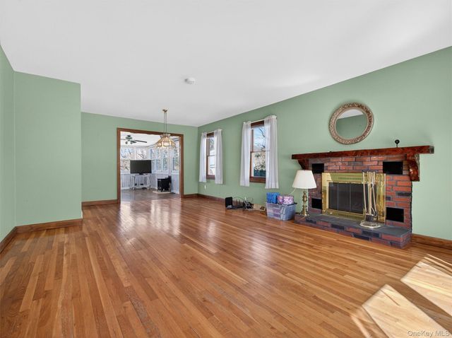 7 Greenway E, Sloatsburg, NY 10974