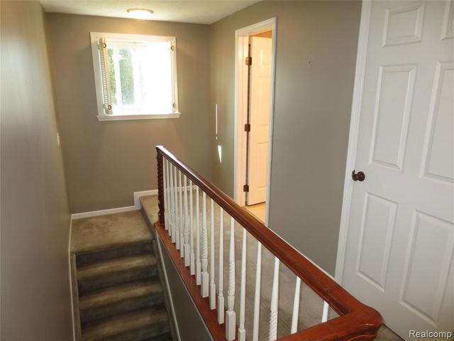 61365 Creekview Drive, South Lyon, MI 48178