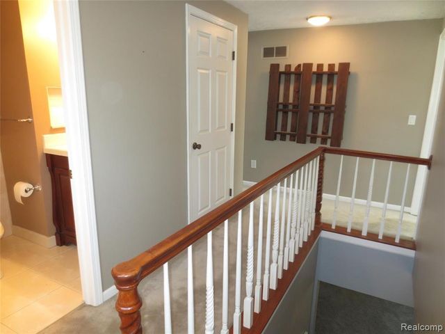 61365 Creekview Drive, South Lyon, MI 48178