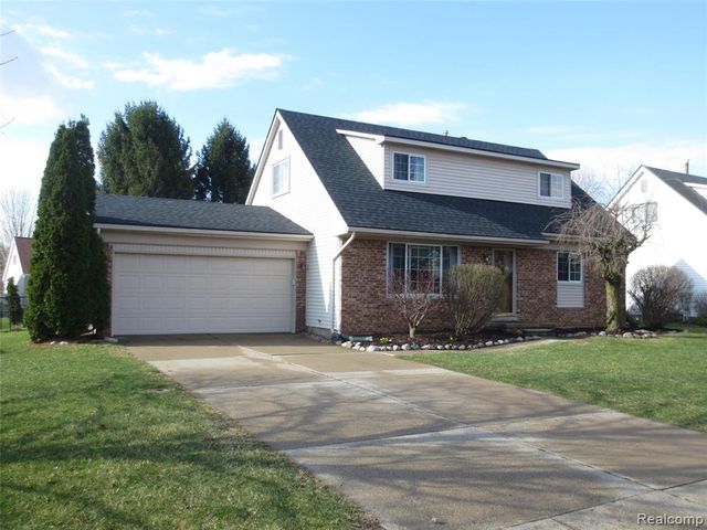 61365 Creekview Drive, South Lyon, MI 48178