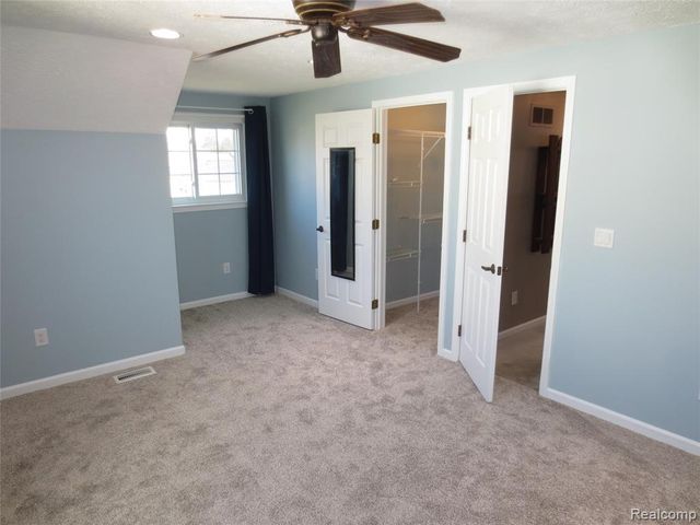 61365 Creekview Drive, South Lyon, MI 48178