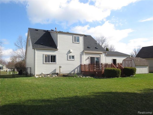 61365 Creekview Drive, South Lyon, MI 48178