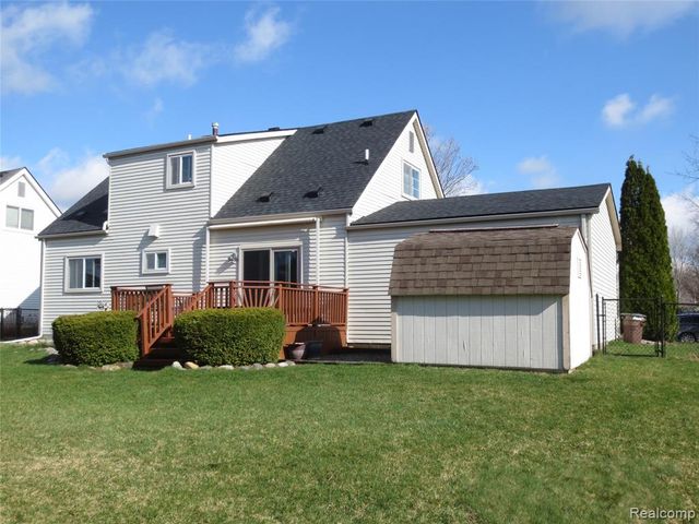 61365 Creekview Drive, South Lyon, MI 48178