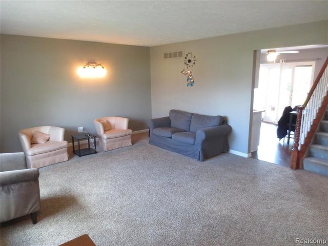 61365 Creekview Drive, South Lyon, MI 48178